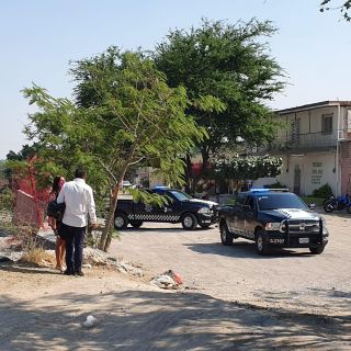 Tiran un león muerto en Rancho Nuevo