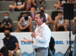 El abanderado naranja se compromete a crear la Copa Guadalajara, el torneo de fútbol de barrios más grande de la ciudad. ESPECIAL