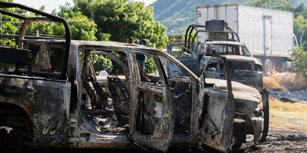 Violencia regresa a Michoac&aacute;n con bloqueos y quema de veh&iacute;culos