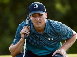 EN CONTROL. Jordan Spieth sólo es presionado por Jason Kokrak, al que le aventaja por un golpe. AFP