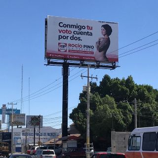 Candidata a diputada promete implantes de senos gratis