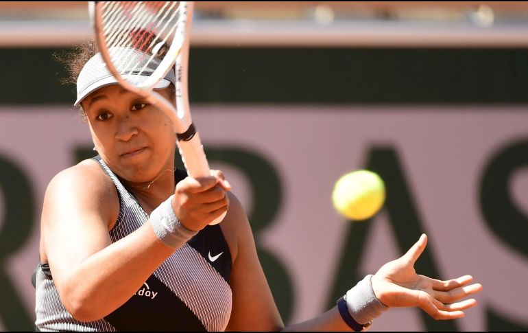 Osaka en partido de la primera ronda de Roland Garros este domingo. La japonesa venció a la rumana Patricia Maria Tig. EFE/EPA/C. Blumberg