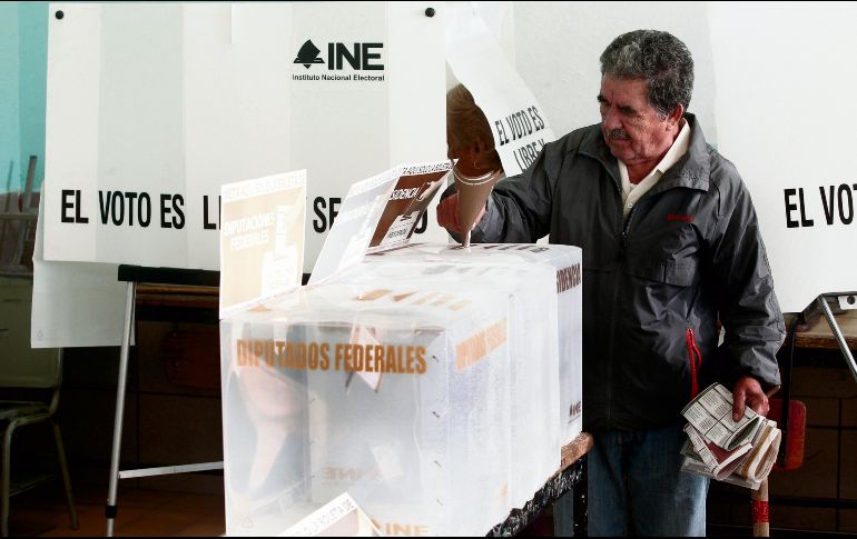 VOTO. Los ciudadanos tendrán en sus manos mantener la pluralidad política de la democracia mexicana. ACAMACHO
