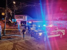 El accidente ocurrió la noche de ayer domingo sobre la calle Higuera al cruce de la calle Constitución, en el centro de Tlajomulco. Especial / V. Ornelas