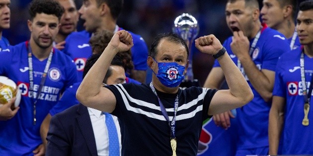 Liga MX: Juan Reynoso le dedica el campeonato de Cruz Azul al "Ojitos" Meza