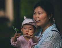 En el año 2020, el número de nacimientos en China cayó a 12 millones, contra 14.65 millones en 2019.  EFE/EPA/A. Plavevski
