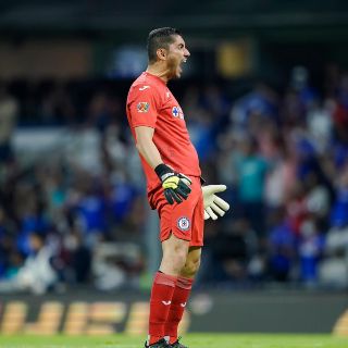 Corona corre riesgo de ser sancionado tras agredir a comisario de la Liga MX