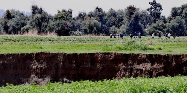 Socav&oacute;n aparece en campo de Puebla