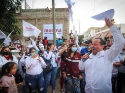 Por escrito, los vecinos hicieron saber sus demandas al aspirante morenista. ESPECIAL