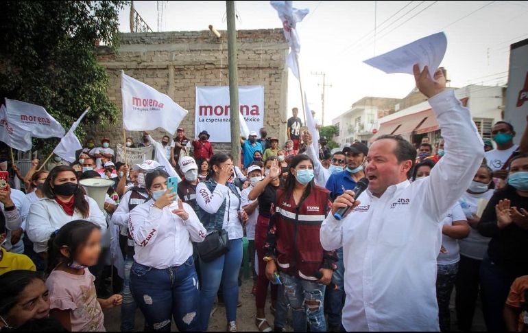 Por escrito, los vecinos hicieron saber sus demandas al aspirante morenista. ESPECIAL