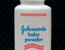 Johnson & Johnson recibió miles de denuncias en los últimos años de personas que lo acusaron de vender talco que contenía amianto y provocaba cáncer de ovarios. AP/ARCHIVO