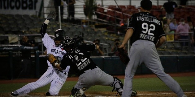 Saraperos le da la vuelta a Mariachis
