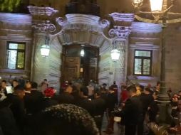 Se desconoce quién escribió el tema que se hizo viral en las redes sociales y quién convocó al plantón. FACEBOOK