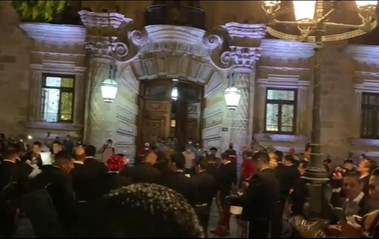 Se desconoce quién escribió el tema que se hizo viral en las redes sociales y quién convocó al plantón. FACEBOOK