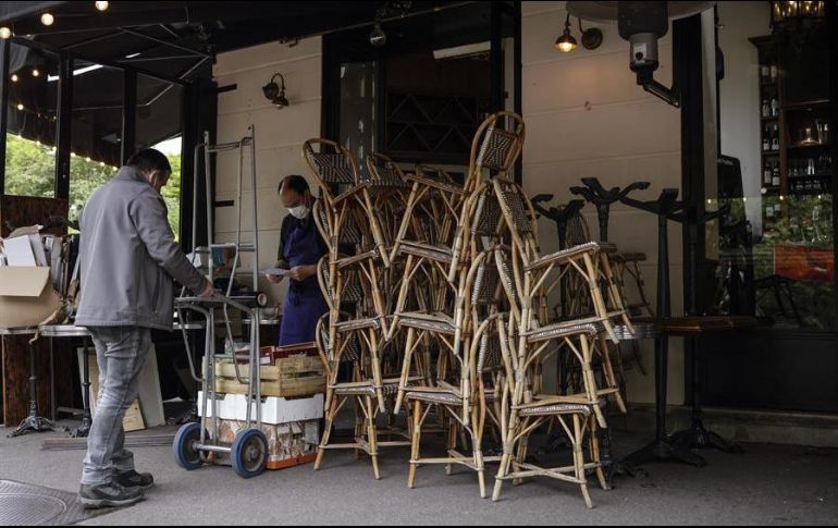 Un proveedor entrega víveres en un restaurante de París. EFE/Y. Valat