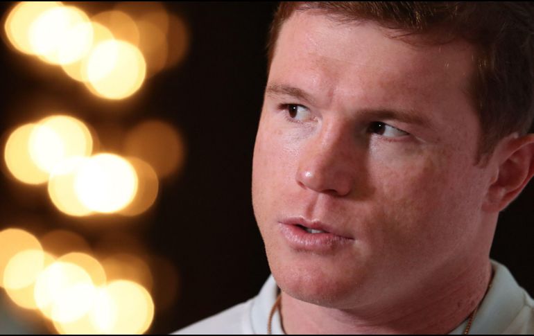 Hasta ahora, ambas partes se habían mantenido ecuánimes, pero De la Hoya realizó un comentario que hizo hervir la sangre de Álvarez. AFP / ARCHIVO