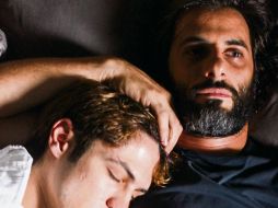 GABRIEL LEONE Y FLÁVIO TOLEZANI. Los actores encarnan a un hijo y su padre cuya relación pasa de ser cercana a violenta y distante, aunque sin romperse jamás. CORTESÍA/ AMAZON PRIME