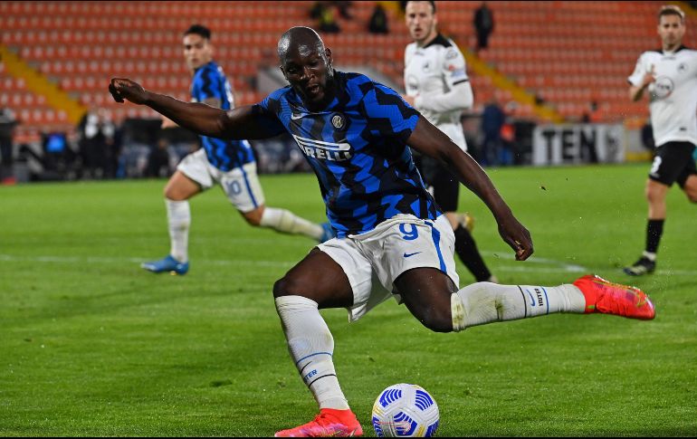 LETAL. El delantero belga vivió su mejor temporada con la escuadra italiana. AFP