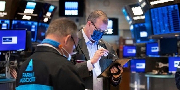 Wall Street cierra en rojo pese a buenos datos laborales
