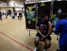 Chile, cuya meta es inmunizar a 15 de los 19 millones de habitantes, ha vacunado con ambas dosis al 53% de su población y a un 72% con una dosis. EFE/A. Valdés