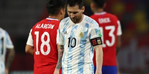 Pese a gol de Messi, Argentina no puede con Chile