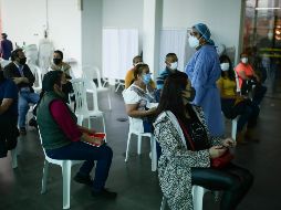 Jornada de vacunación en Bogotá, Colombia, uno de los países americanos que serán beneficiados en la primera entrega. XINHUA/J. Paz