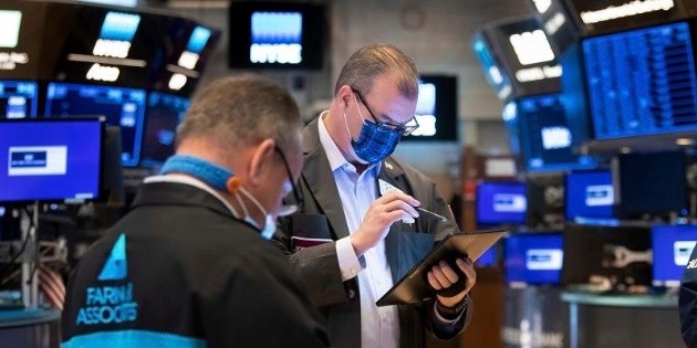Wall Street cierra con ganancias tras informe de empleo