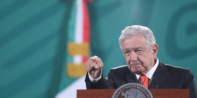 AMLO: Es mejor subirse a una bicicleta que traer un Ferrari