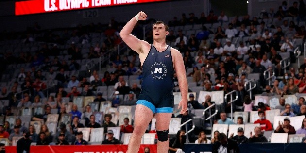 NFL: Titans firman a luchador como bloqueador