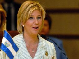 Imagen de la primera dama de El Salvador, Ana Ligia, mientras habla durante la ceremonia inaugural de la VI Reunión de Primeras Damas de Centroamérica, Bélice, Panamá y República Dominicana. EFE/ARCHIVO