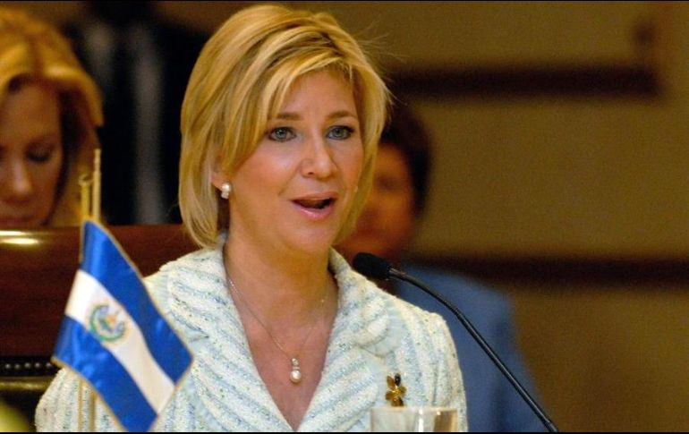 Imagen de la primera dama de El Salvador, Ana Ligia, mientras habla durante la ceremonia inaugural de la VI Reunión de Primeras Damas de Centroamérica, Bélice, Panamá y República Dominicana. EFE/ARCHIVO