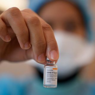 China autoriza vacunar a menores de 3 a 17 años con CoronaVac