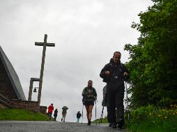 Aquellos que buscan curar las heridas causadas por el coronavirus vuelven a ceñirse las mochilas y a seguir los senderos hacia Santiago de Compostela. AP/A. Barrientos