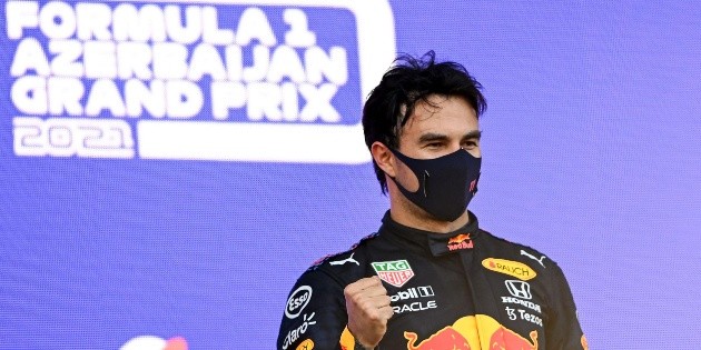 Ha sido una locura, estoy muy contento: "Checo" P&eacute;rez tras ganar en Azerbaiy&aacute;n