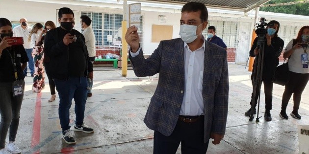 Elecciones Jalisco 2021: Lomel&iacute; emite su voto; se queja de que no le prestaron espacios para festejar
