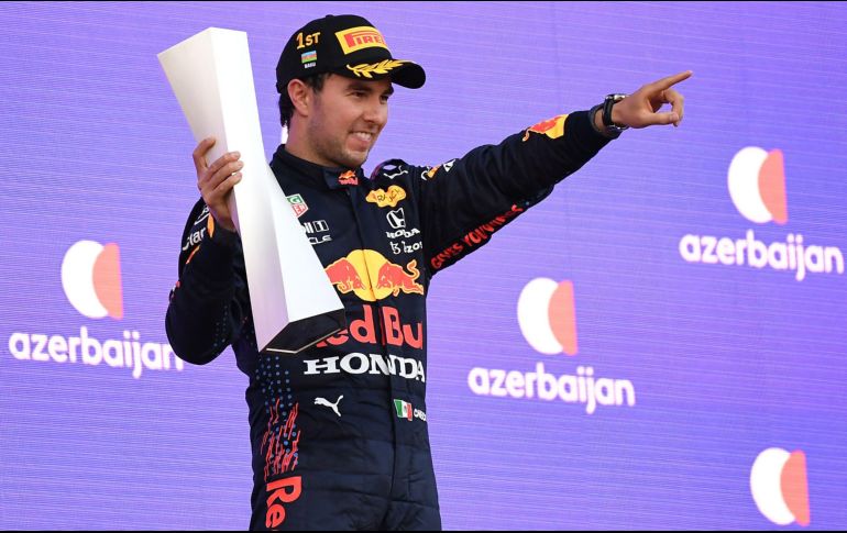 “Checo” habló del cierre de la carrera y del error de Lewis Hamilton que lo impulsó aún más por la victoria. AFP / N. Kolesnikova