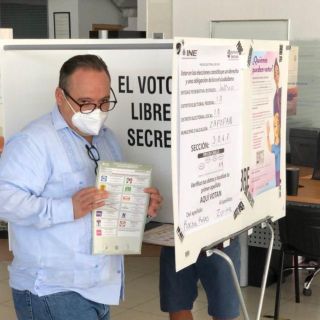 Uribe llama a votar y a respetar el resultado de la elección