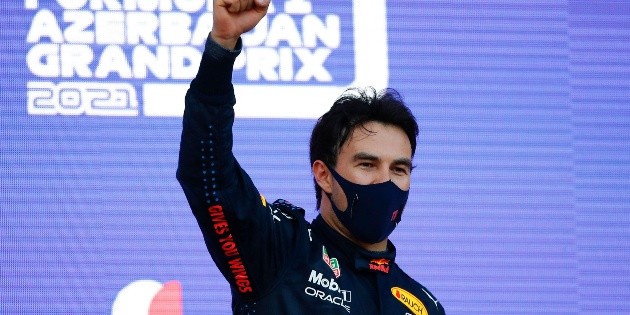 "Checo" P&eacute;rez: As&iacute; festej&oacute; el mexicano con sus ex compa&ntilde;eros de Aston Martin