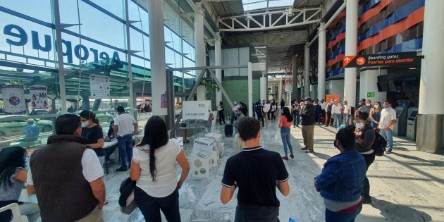 Elecciones Jalisco 2021: Antes de viajar, ciudadanos votan en casilla del Aeropuerto de Guadalajara