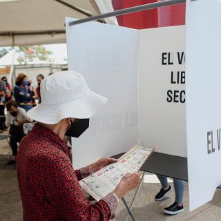 Pese a larga fila al cierre de casilla, alcanzan a votar en Parque Metropolitano