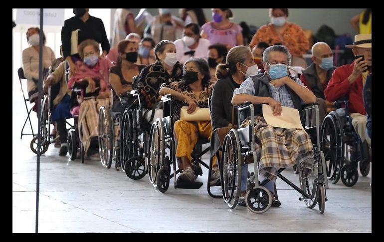 Se aplicaron 22 mil 60 vacunas a adultos mayores de Zapopan que recibieron segundas dosis. TWITTER / @saludjalisco