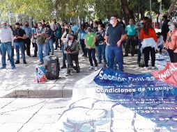 PARO. Empleados de la INBAL se manifestaron sobre la Avenida Reforma, en Ciudad de México. EFE