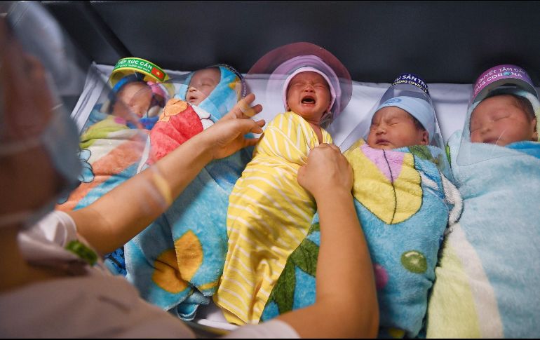 Con la llegada de los diez recién nacidos -que pasarán los próximos meses en la incubadora-, esta madre sudafricana supera a Halima Cisse, la mujer maliense que alumbró a nueve bebés en Marruecos, a principios de mayo de este año. AFP / ARCHIVO