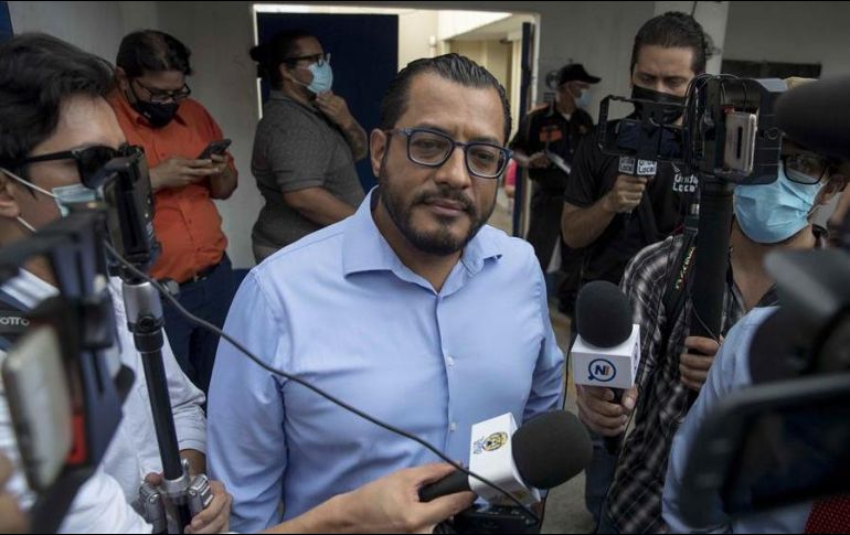 El precandidato a la Presidencia de Nicaragua por la oposición, Félix Maradiaga, habla con la prensa este martes, en Managua. EFE/J. Torres