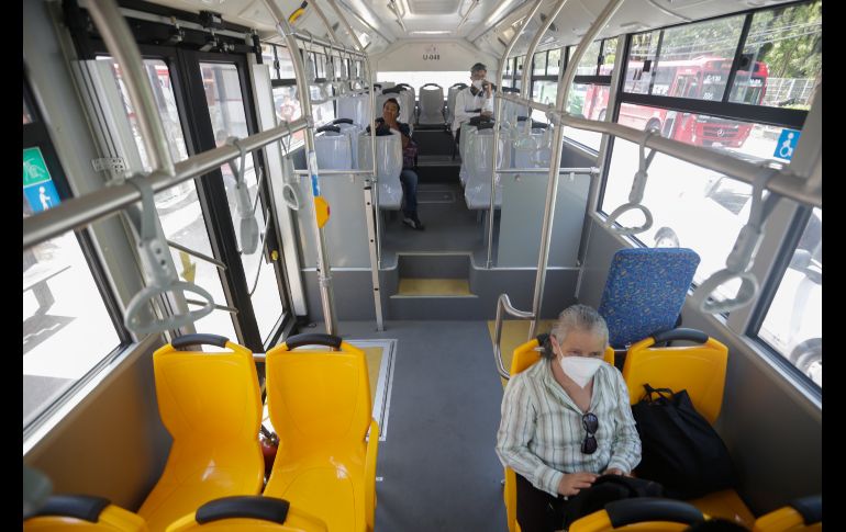 El gobernador de Jalisco se comprometió a renovar de más de mil unidades este año. EL INFORMADOR / F. Atilano