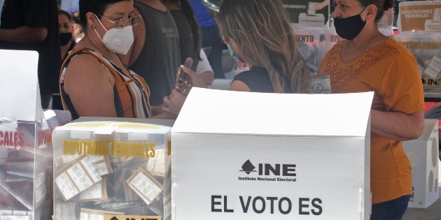Encapuchados roban y queman boletas electorales en Santiago Tuxtla