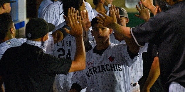 Mariachis se complica, pero derrota a Bravos