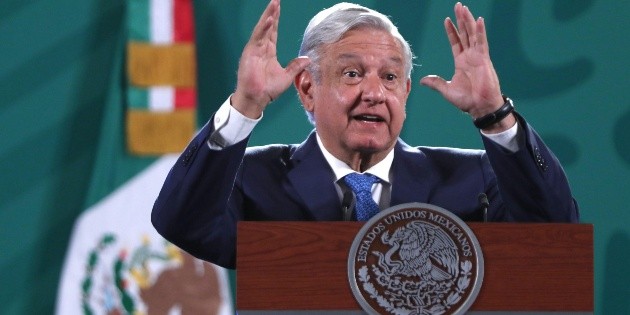 AMLO bromea sobre triunfo de Morena: "Pedir&eacute; permiso a Anaya para tomarme caguama"
