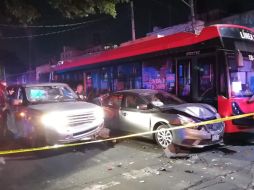 En el lugar se localizaron varios casquillos y demás indicios, los cuales fueron asegurados para integrarlos en la carpeta de investigación. ESPECIAL /