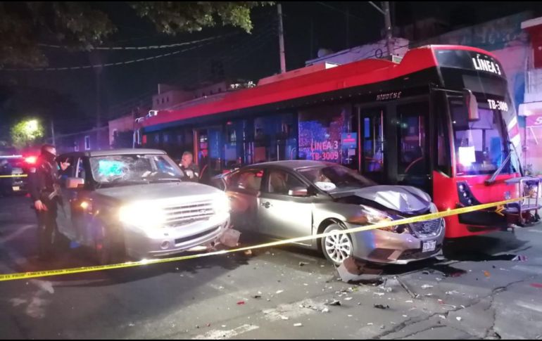 En el lugar se localizaron varios casquillos y demás indicios, los cuales fueron asegurados para integrarlos en la carpeta de investigación. ESPECIAL /